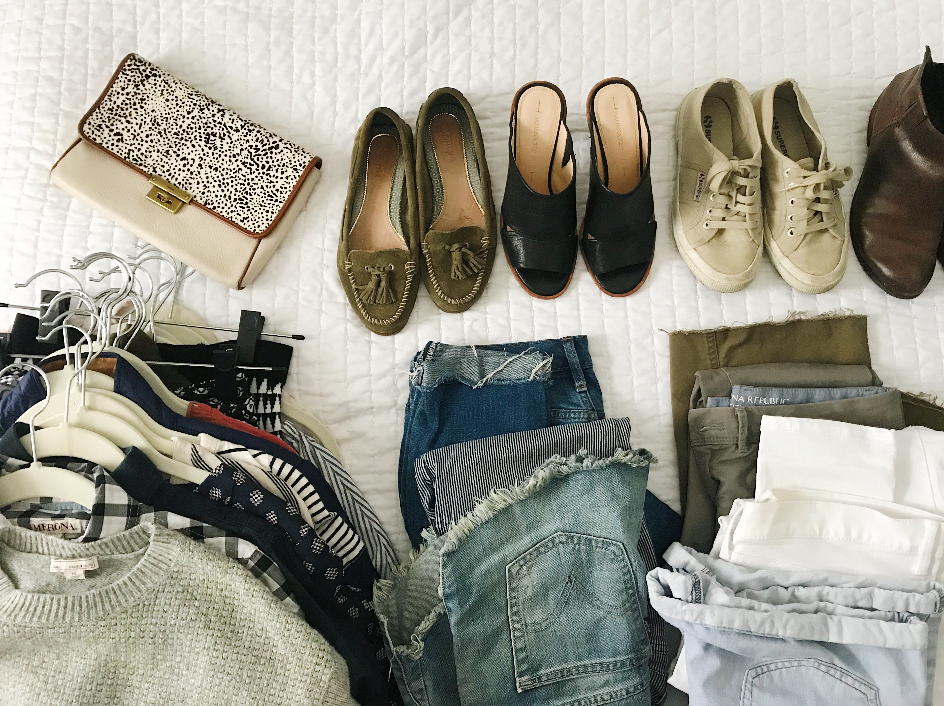 Capsule Wardrobe | Decluttering closet